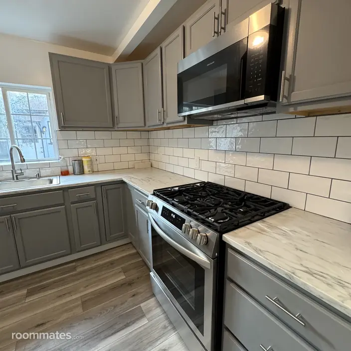 Room for rent in Van Nuys, CA $600, house