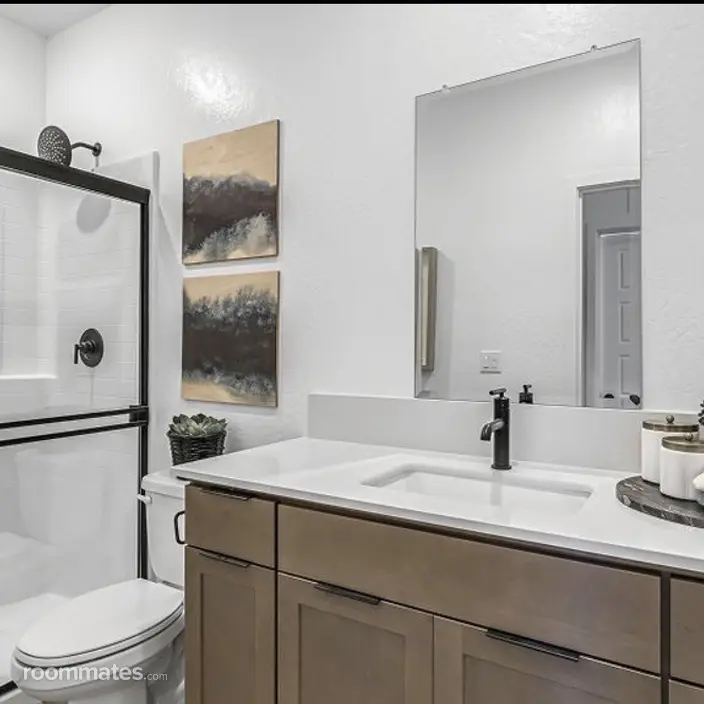 Room for rent in Fresno CA $1000, house