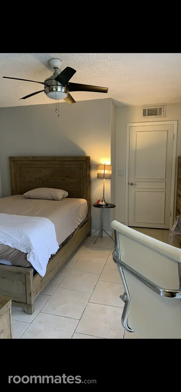 Profile photo 1 of 4