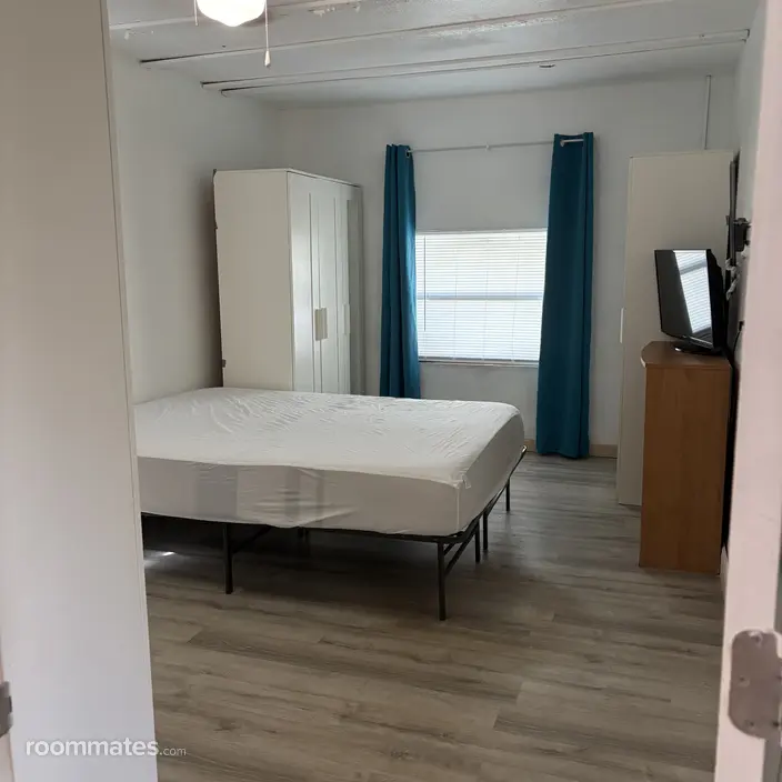Room for rent in Valrico FL $900, house