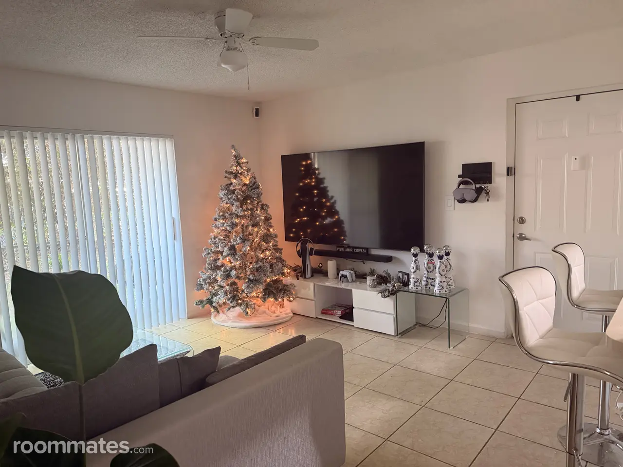 Profile photo 1 of 6