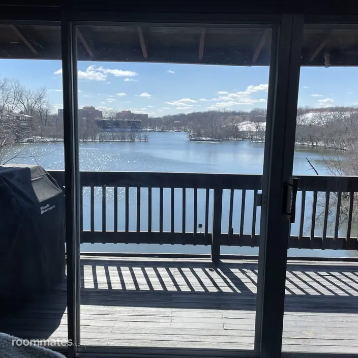 Room for rent in Lisle, IL $2400, condo