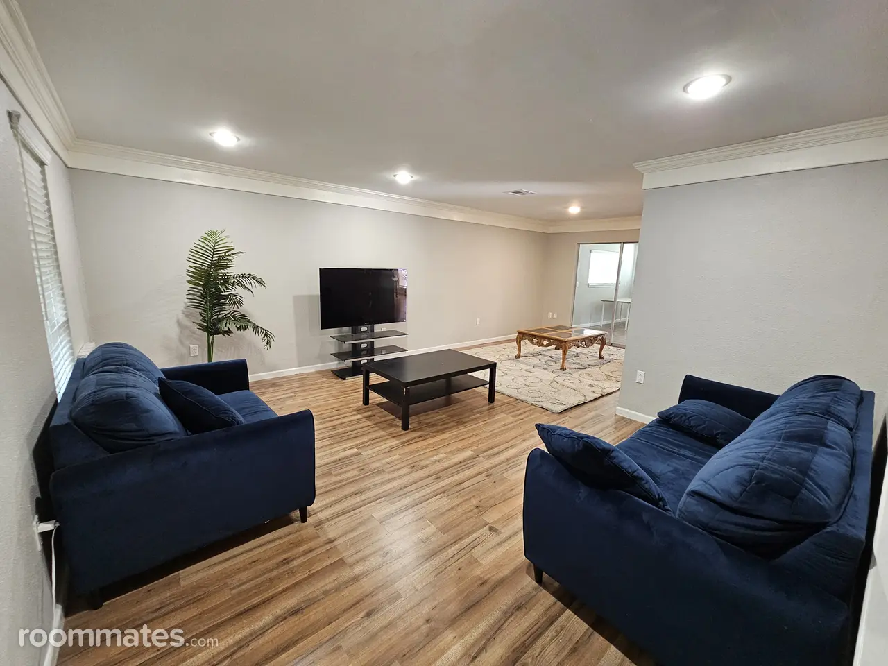 Profile photo 3 of 6