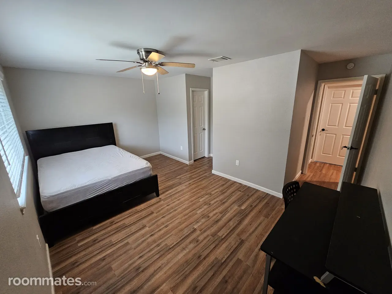 Profile photo 1 of 6