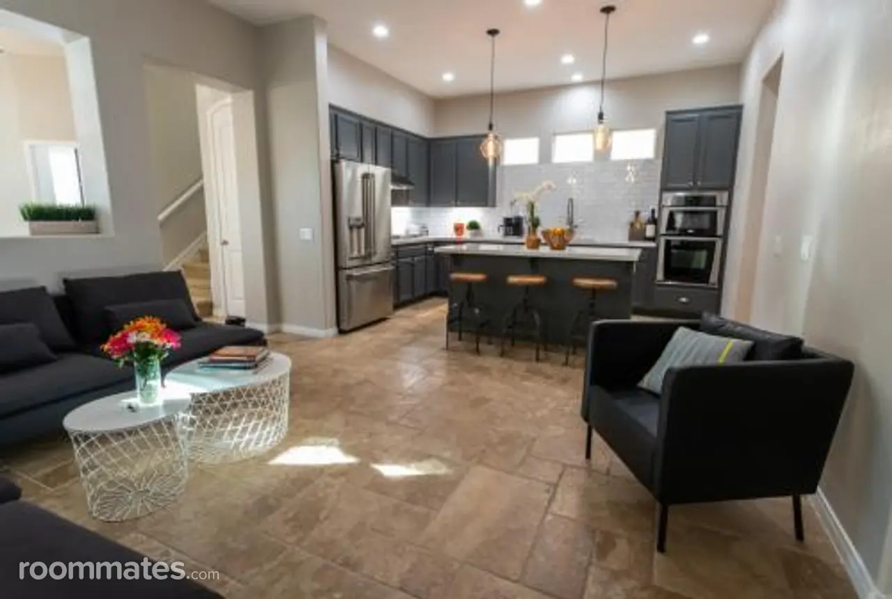 Profile photo 4 of 10