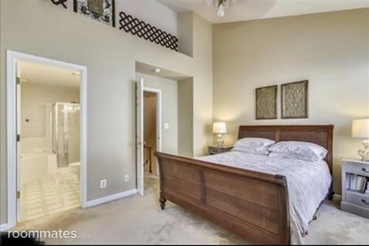 Profile photo 3 of 11