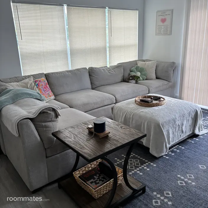 Room for rent in Orlando FL $735, house