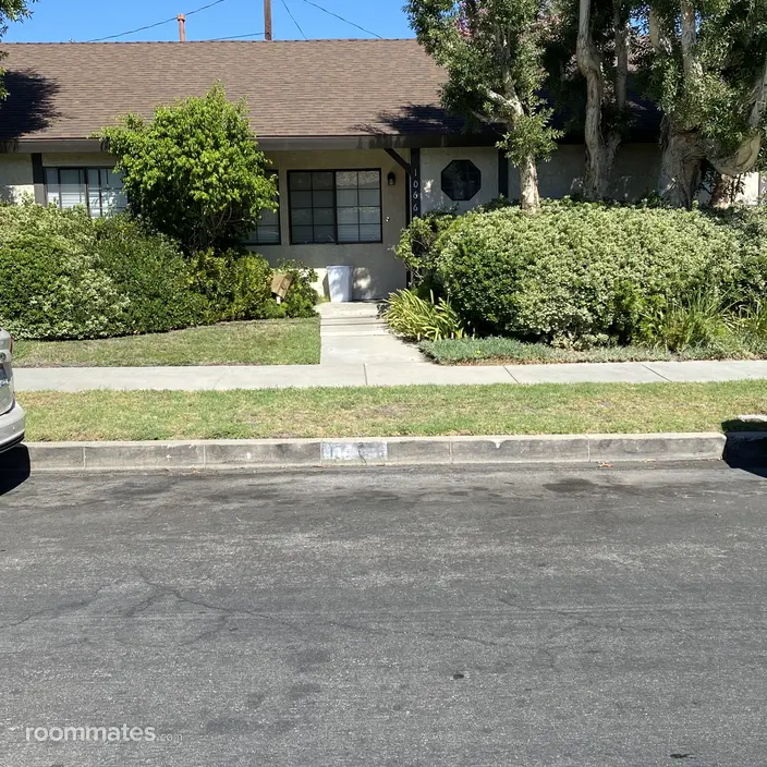 Room for rent in Granada Hills, CA $1150, house