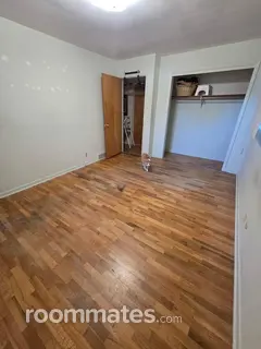 Room for rent in Lansing, MI $900, house