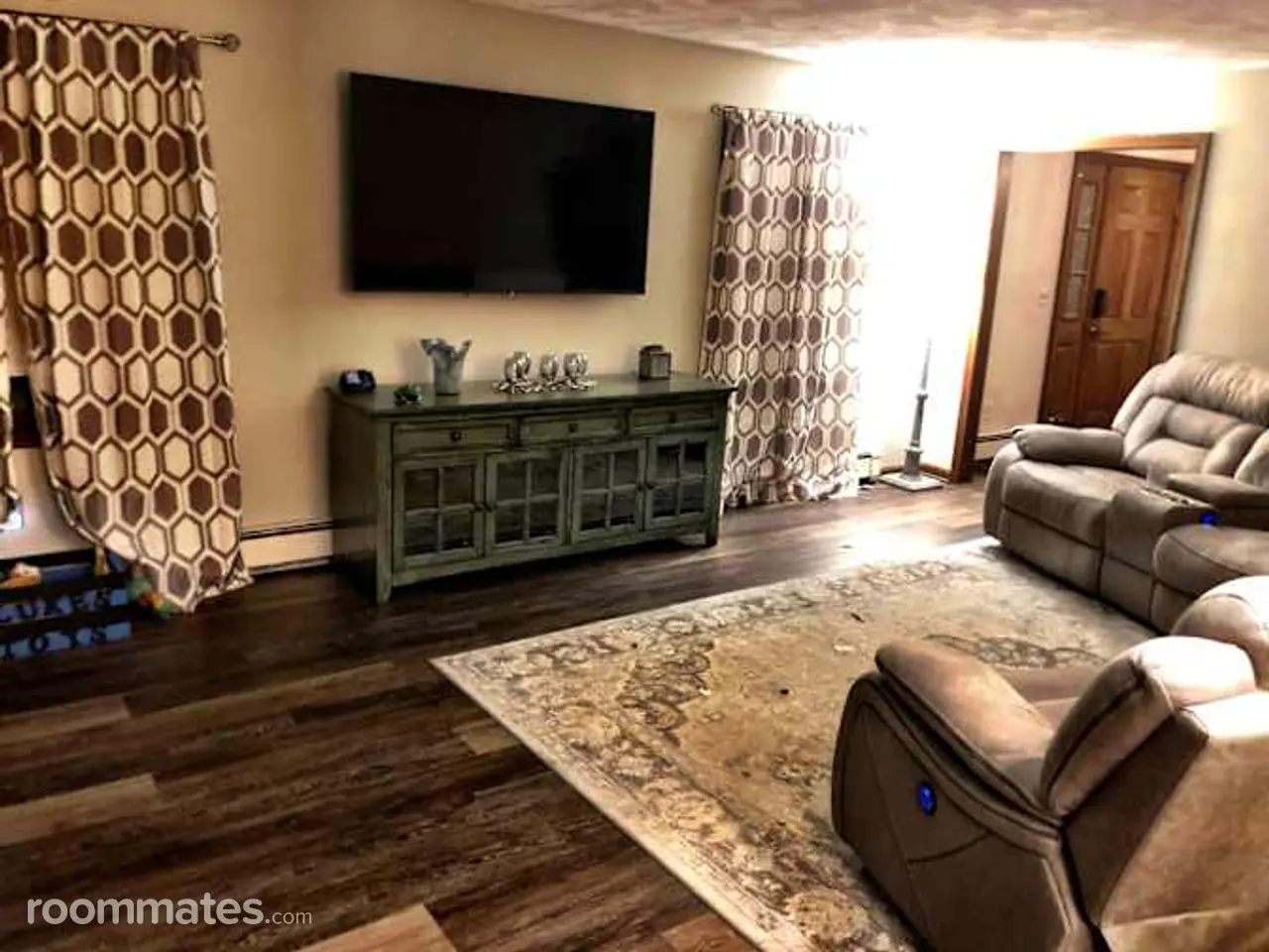 Profile photo 3 of 10