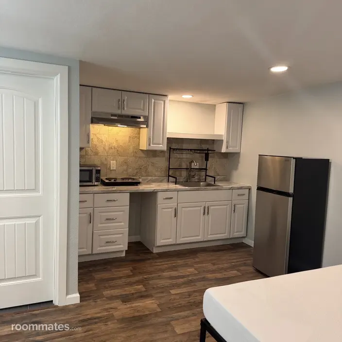 Room for rent in Riverside CA $1650, other