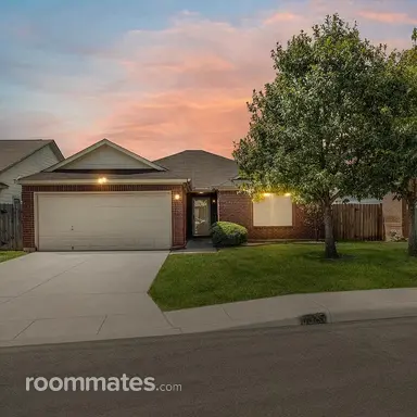 Room for rent in San Antonio TX $700, house