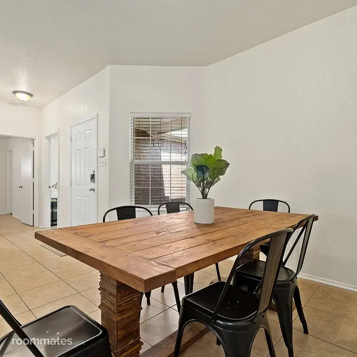 Room for rent in San Antonio TX $700, house