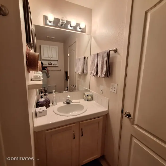 Room for rent in Colorado Springs, CO $1000, townhouse