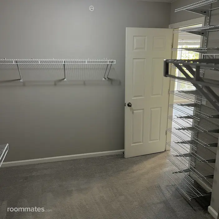 Room for rent in Sterling VA $1500, condo