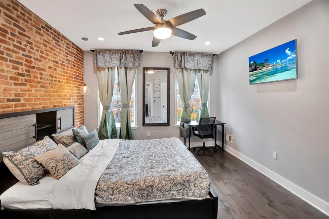 Profile photo 4 of 10