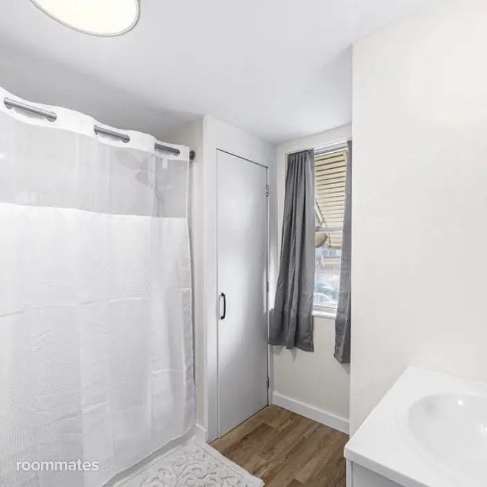 Room for rent in Marcus Hook PA $1000, townhouse