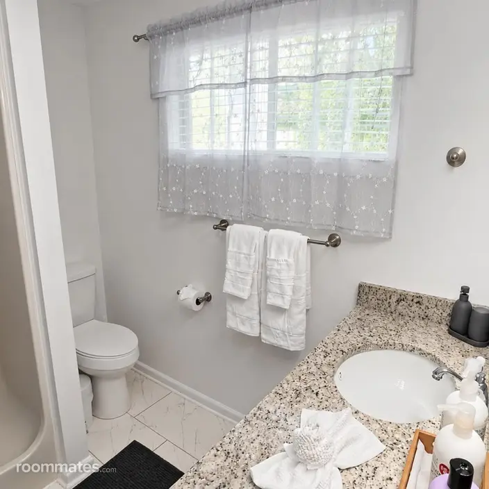 Room for rent in Jacksonville FL $1300, house