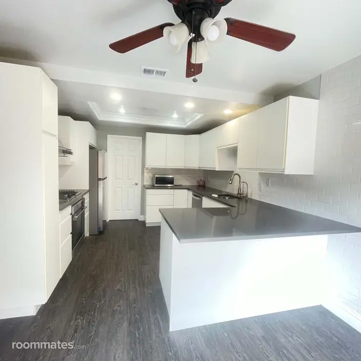 Room for rent in Garden Grove, CA $700, condo