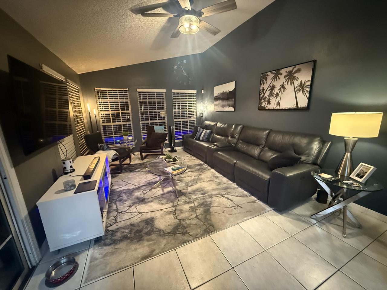 Profile photo 7 of 16