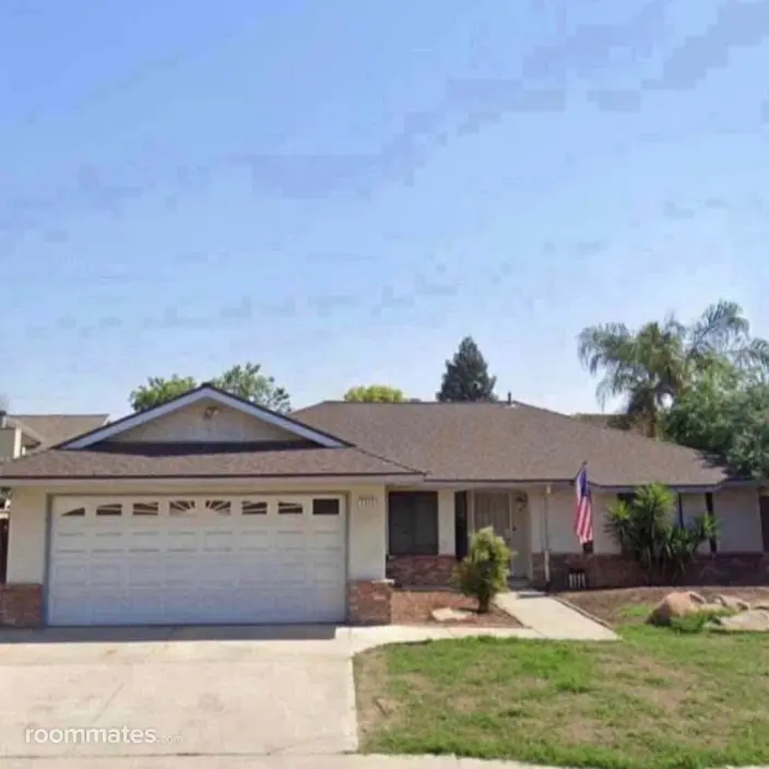 Room for rent in Clovis CA $800, house