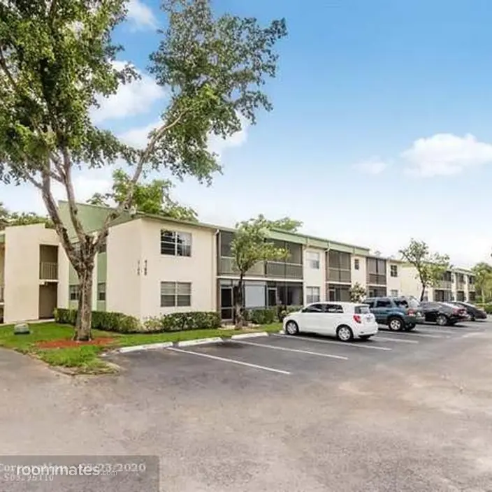 Room for rent in Coral Springs, FL $850, condo