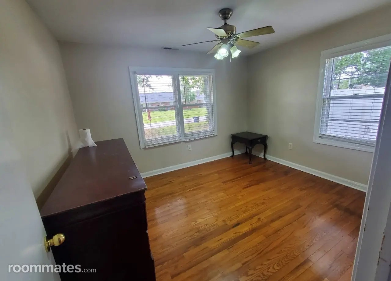 Profile photo 1 of 11