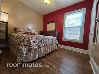 Room for rent in Chicago, IL $900, house