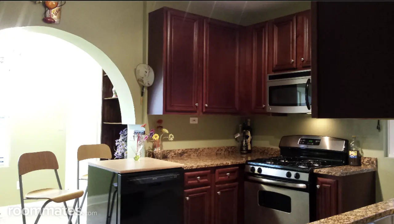 Profile photo 7 of 10