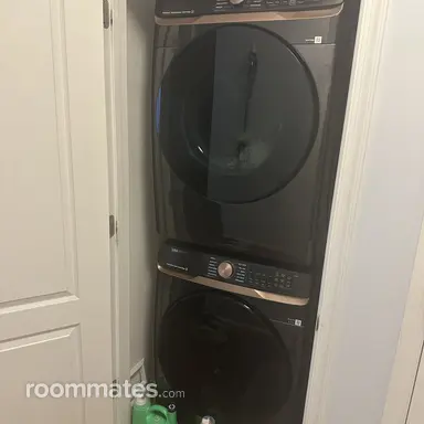Room for rent in Aldie, VA $1200, condo