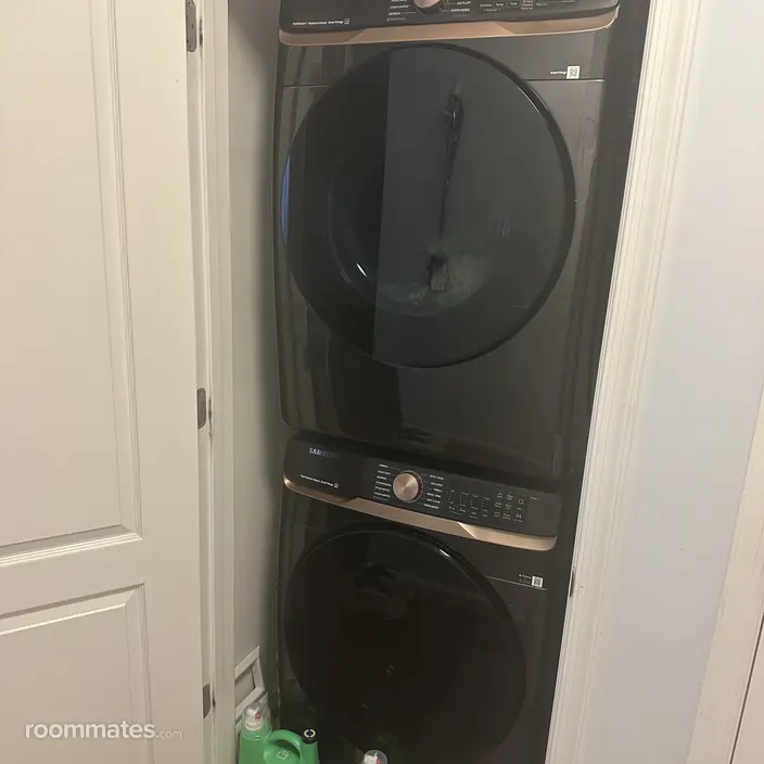 Room for rent in Aldie, VA $1200, condo