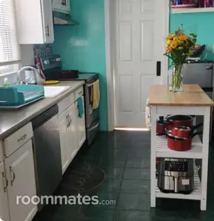 Room for rent in Waterbury, CT $925, house