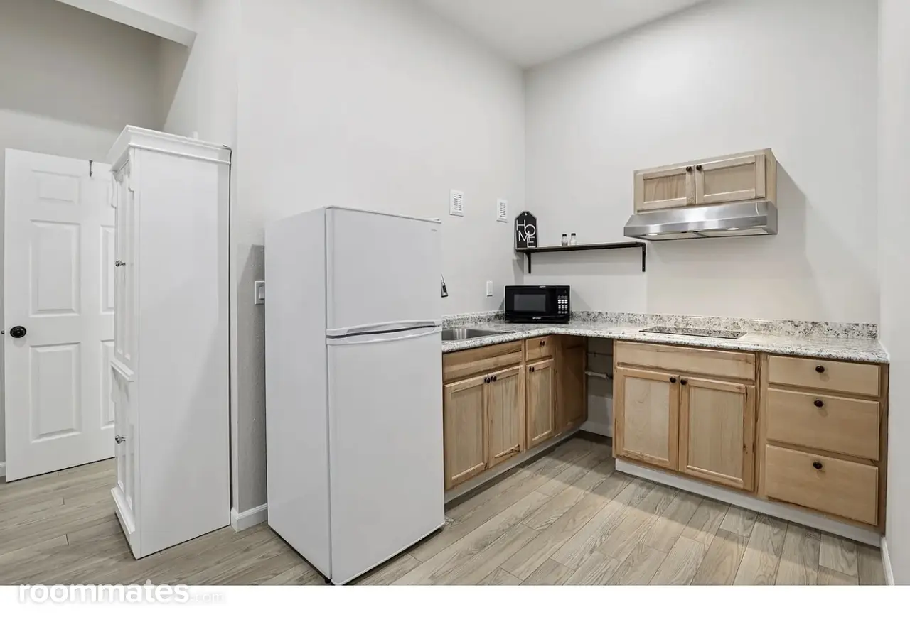 Profile photo 4 of 8