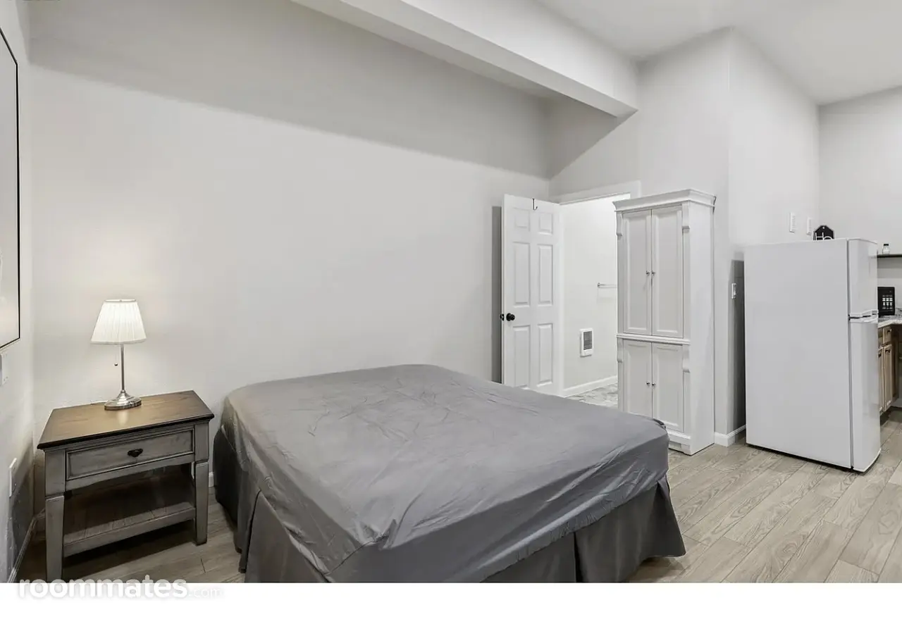 Profile photo 6 of 8