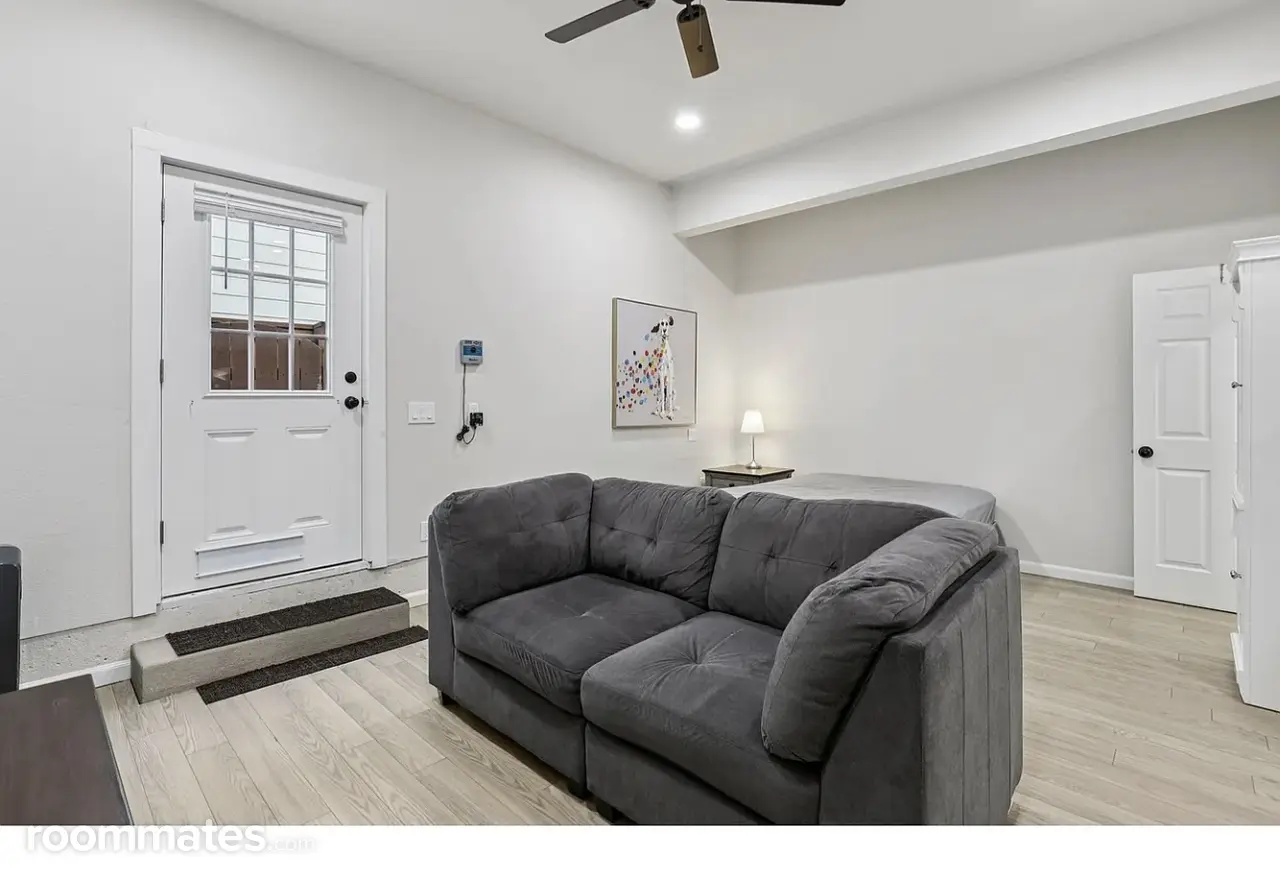 Profile photo 2 of 8