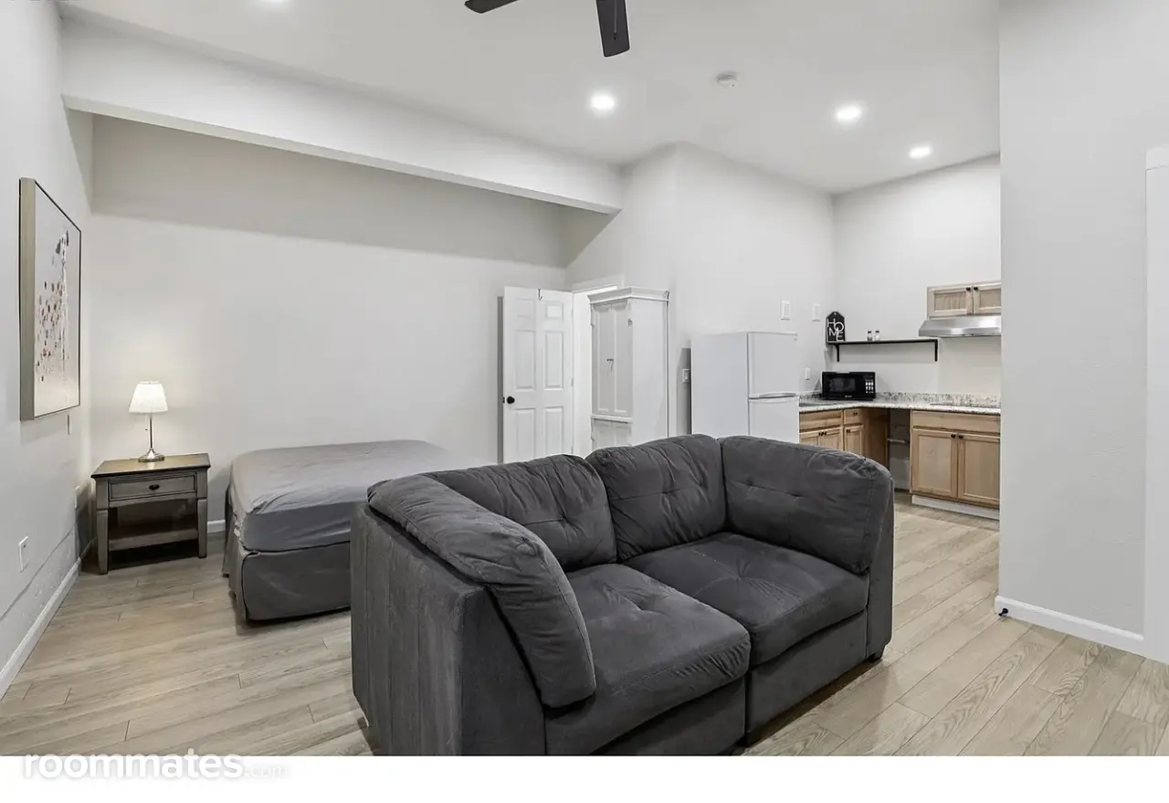 Profile photo 1 of 8