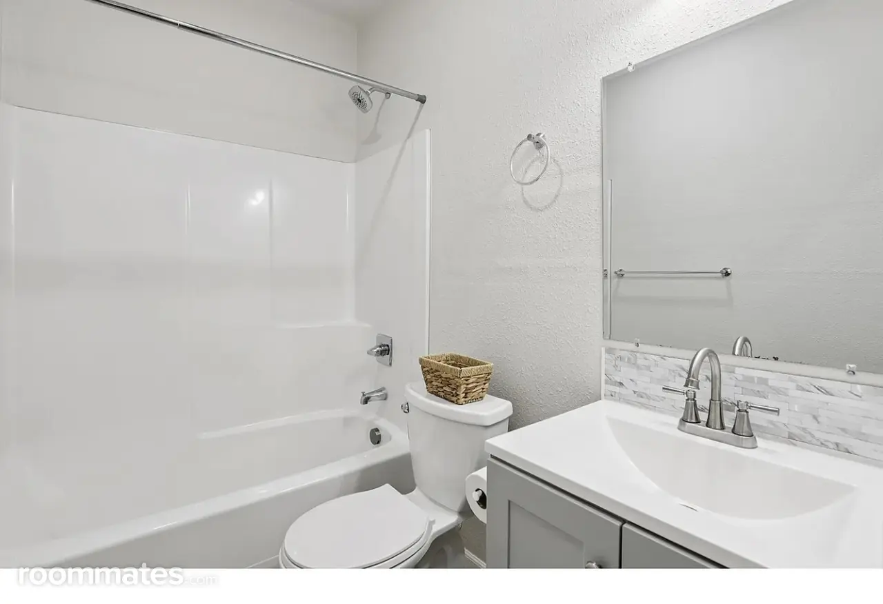 Profile photo 7 of 8