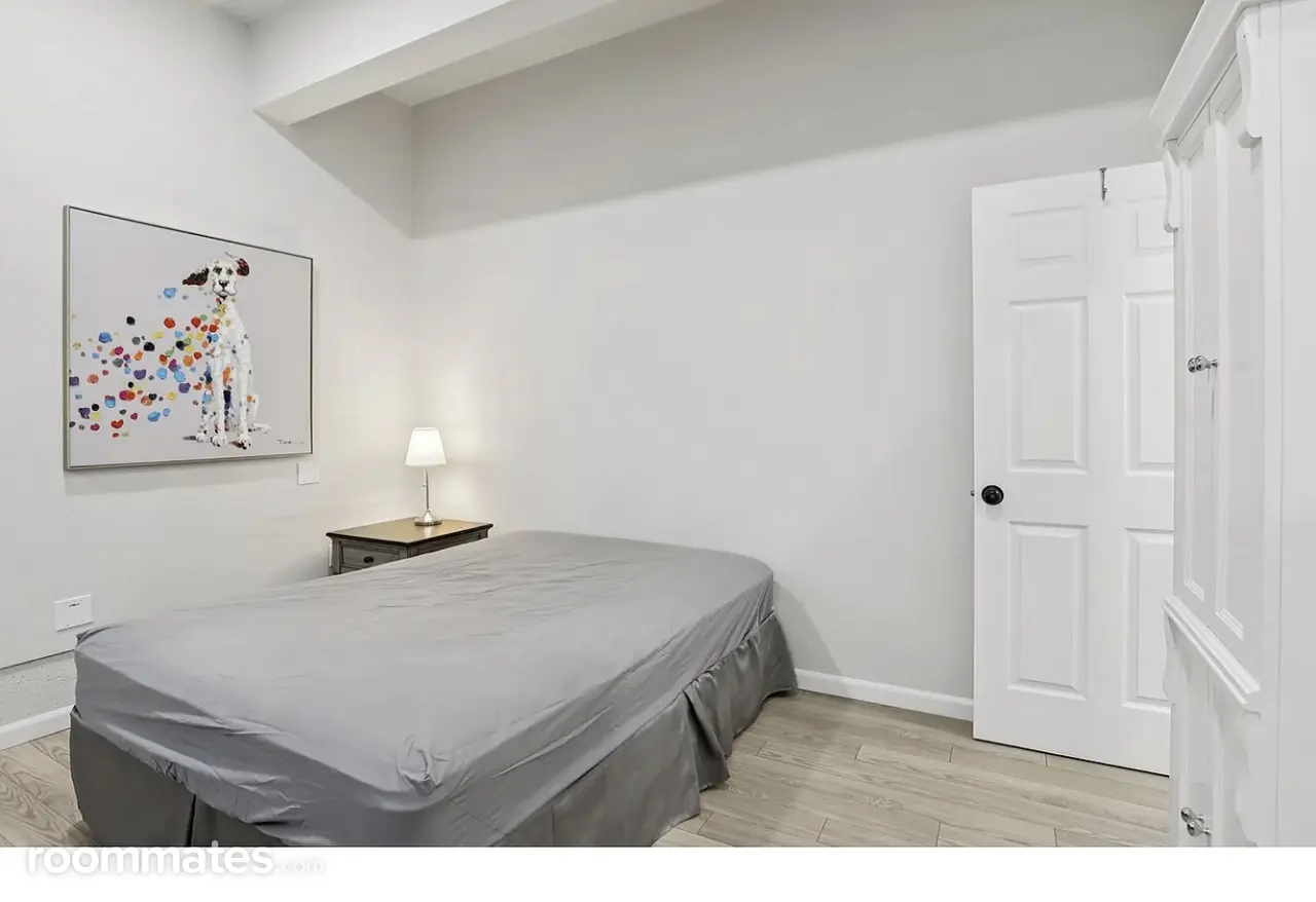 Profile photo 5 of 8