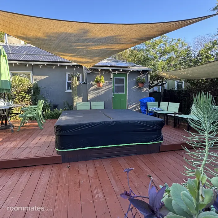 Room for rent in North Hollywood, CA $2400, house