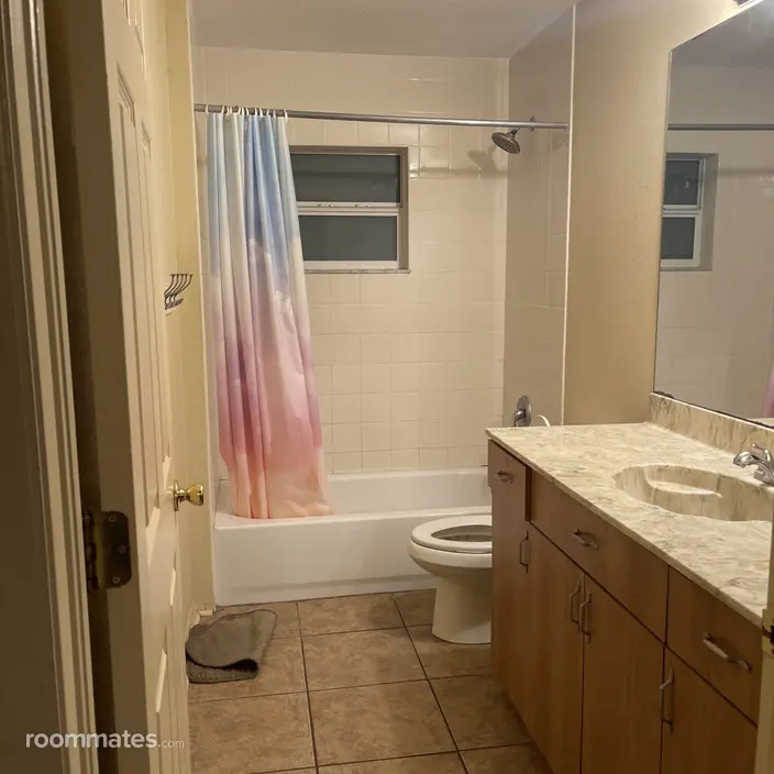 Room for rent in Largo, FL $1000, house