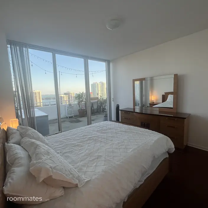 Room for rent in Miami, FL $1800, apartment
