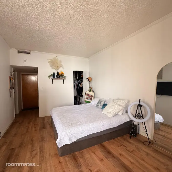 Room for rent in North Bay Village, FL $1500, condo