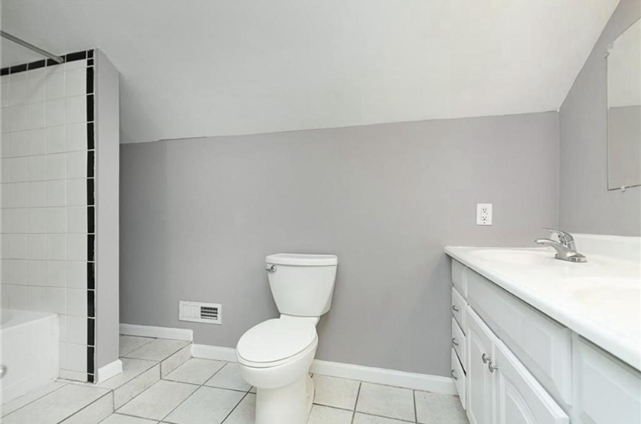 Profile photo 4 of 19