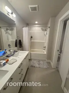 Room for rent in Kent, WA $800, house