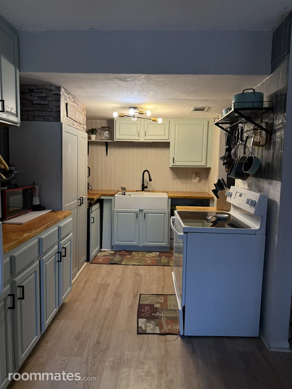 Profile photo 1 of 4