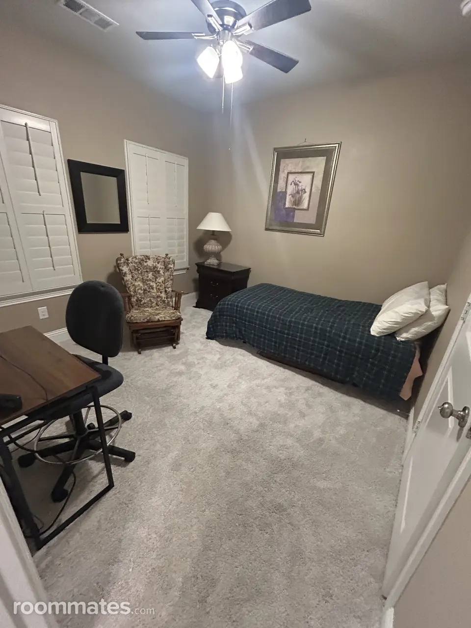 Profile photo 9 of 19