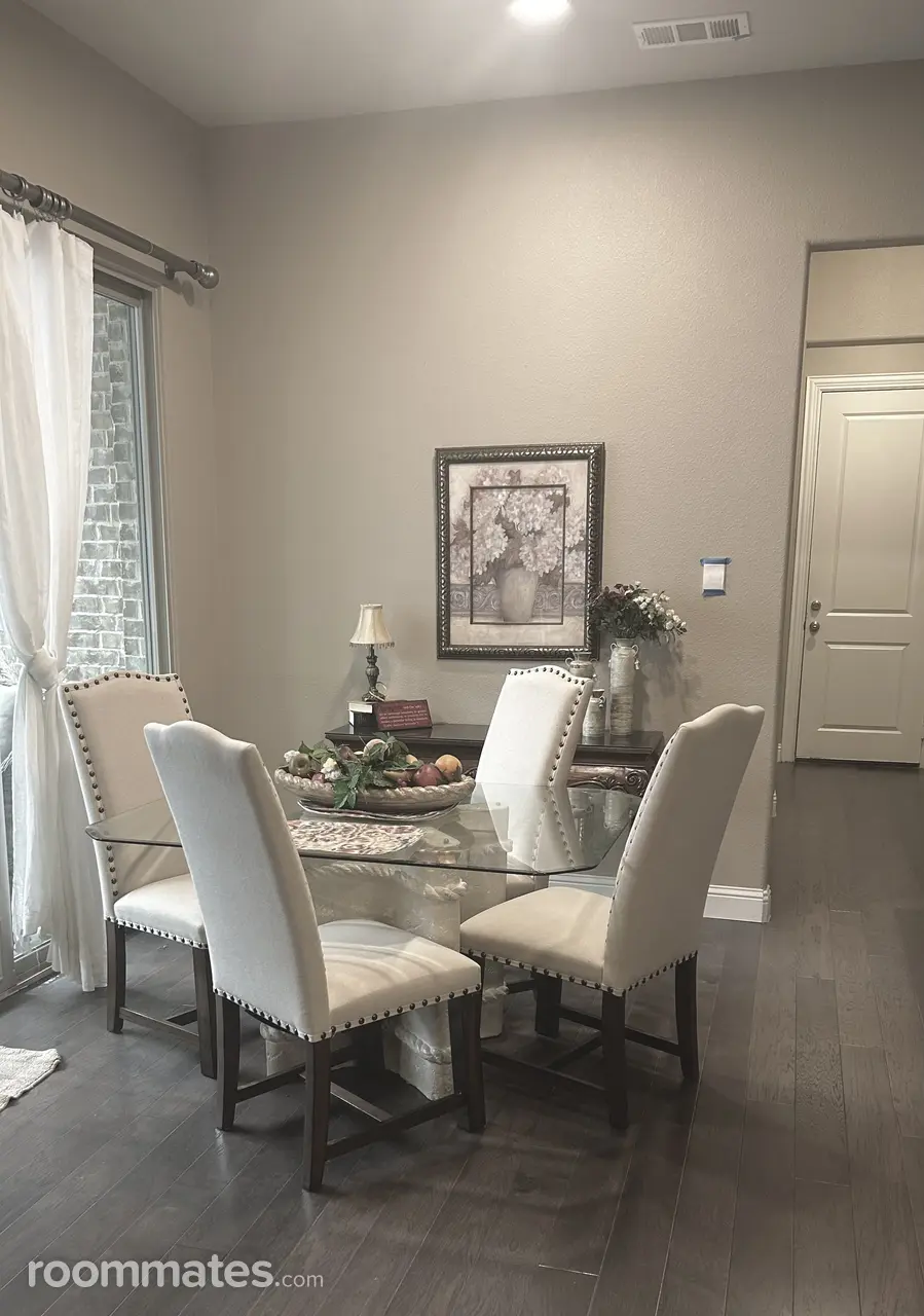 Profile photo 7 of 19