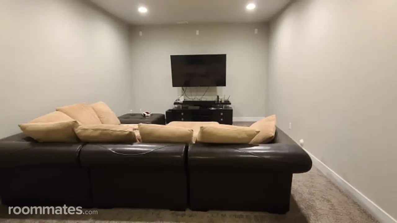 Profile photo 13 of 21