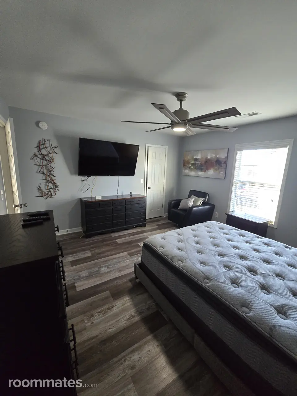 Profile photo 1 of 5