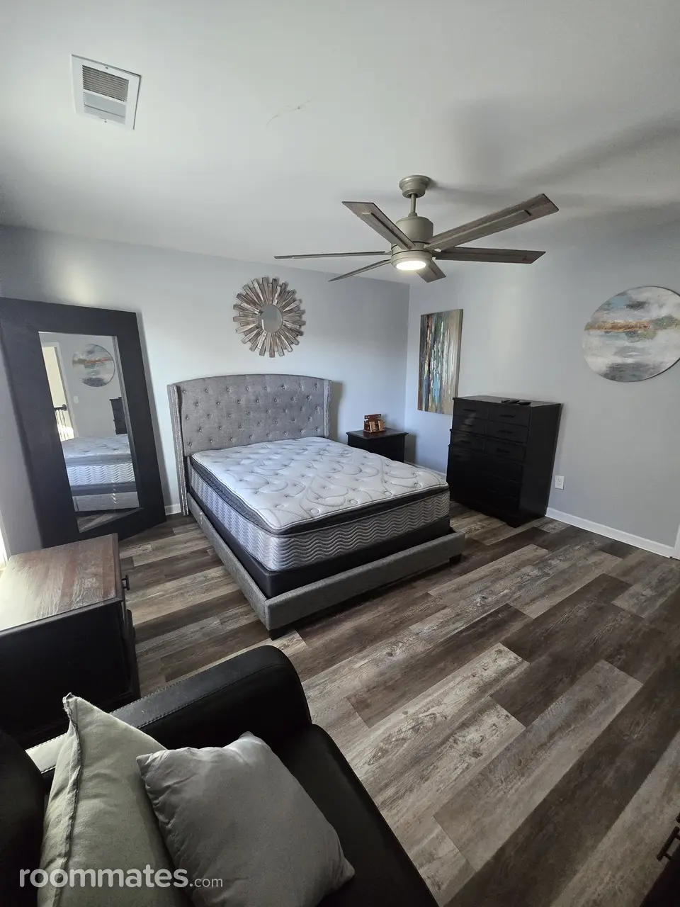 Profile photo 3 of 5